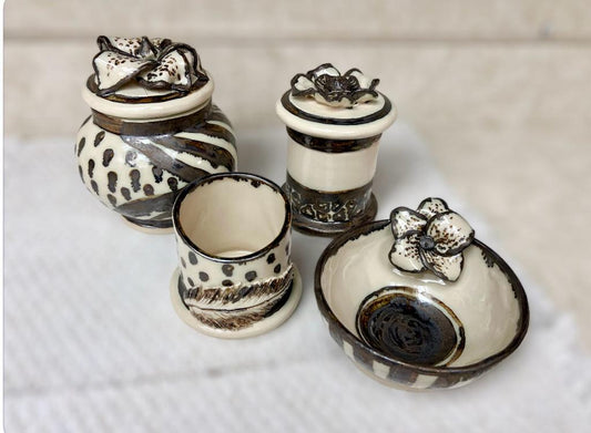 Bathroom set (porcelain handmade).